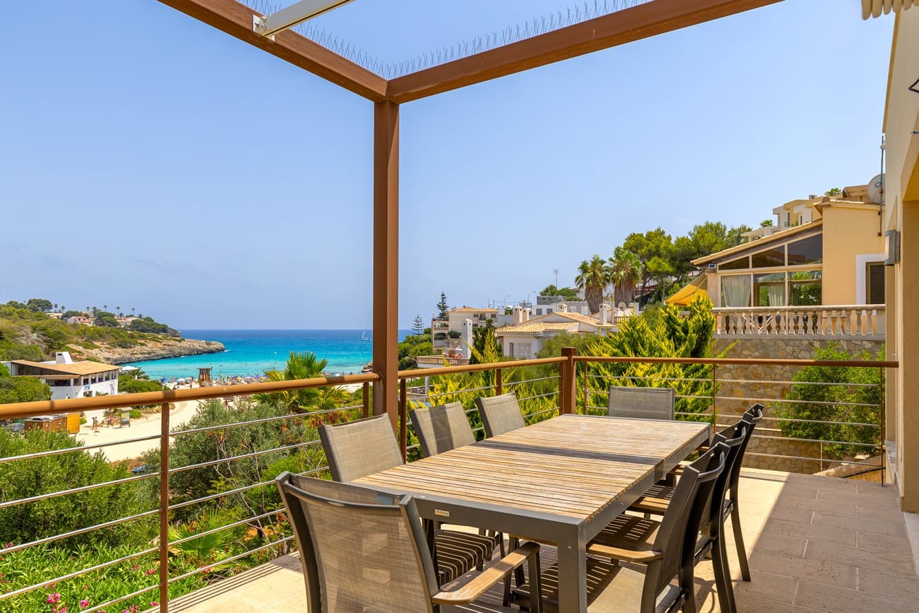 4 bedroom Villa for sale in Cala Mandia with pool - € 2,750,000 (Ref: 10046030)