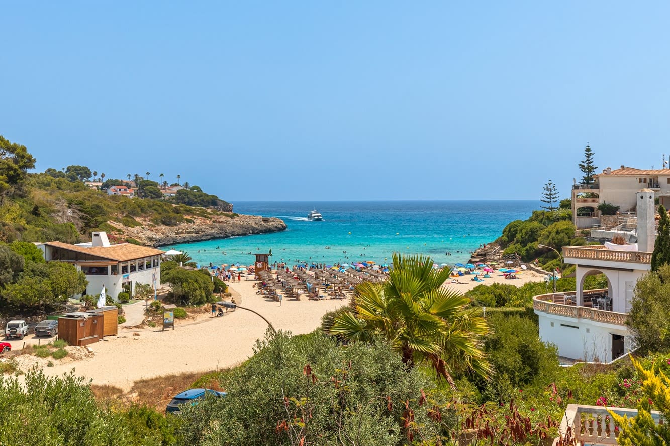 4 bedroom Villa for sale in Cala Mandia with pool - € 2,750,000 (Ref: 10046030)