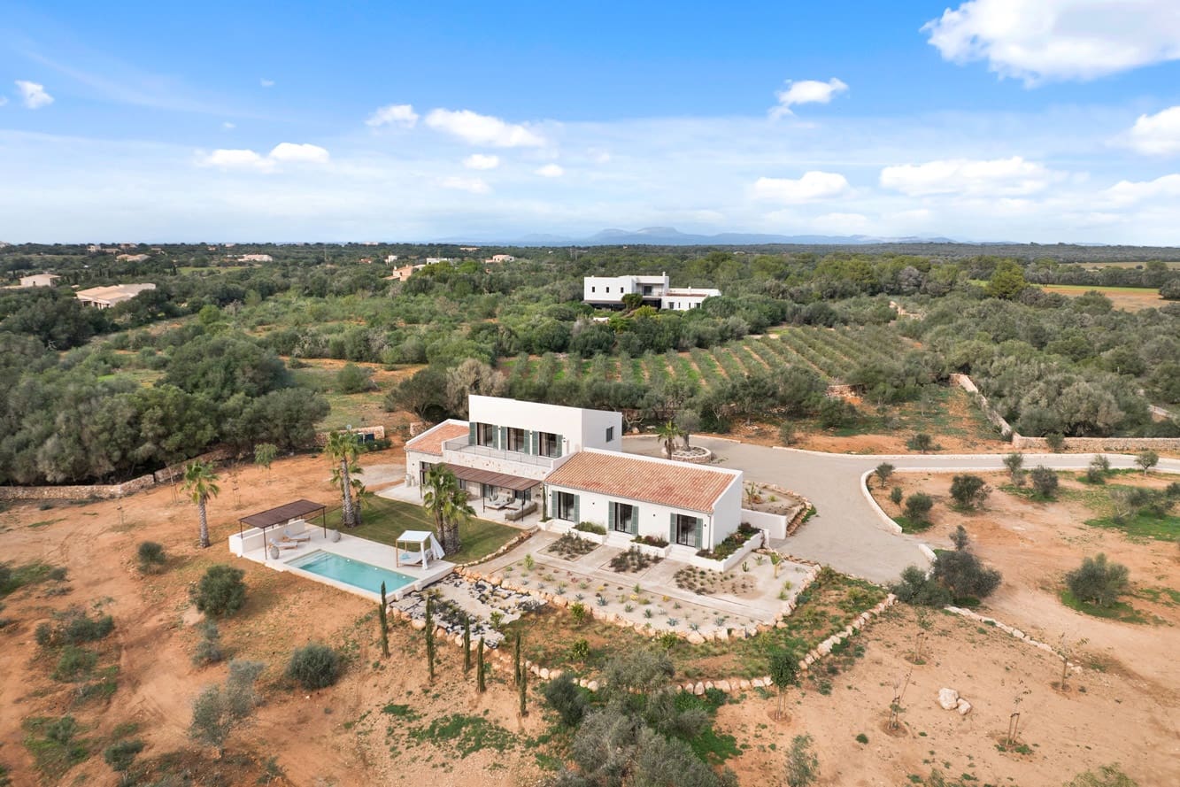 4 slaapkamer Finca/Landhuis te koop in Ses Salines met zwembad garage - € 3.900.000 (Ref: 10046055)