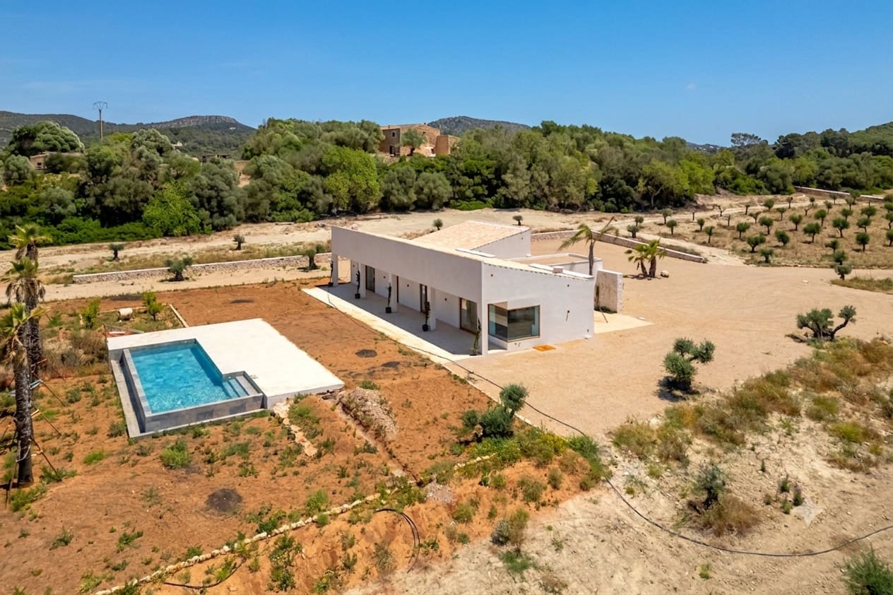 4 soveværelse Finca/Landehus til salg i Son Macia med swimmingpool - € 2.290.000 (Ref: 10046057)