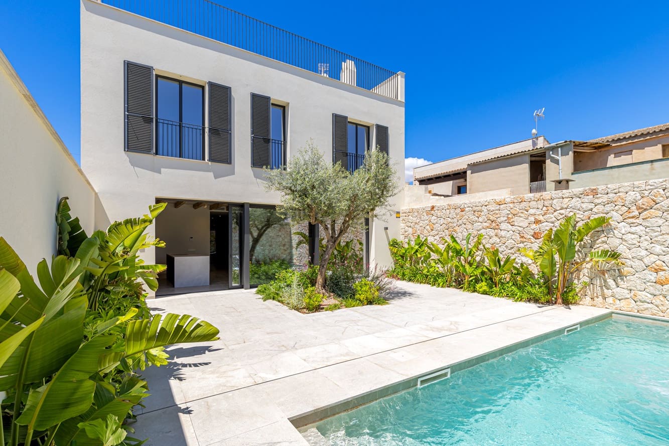4 bedroom Townhouse for sale in Ses Salines with pool garage - € 2,500,000 (Ref: 10046060)