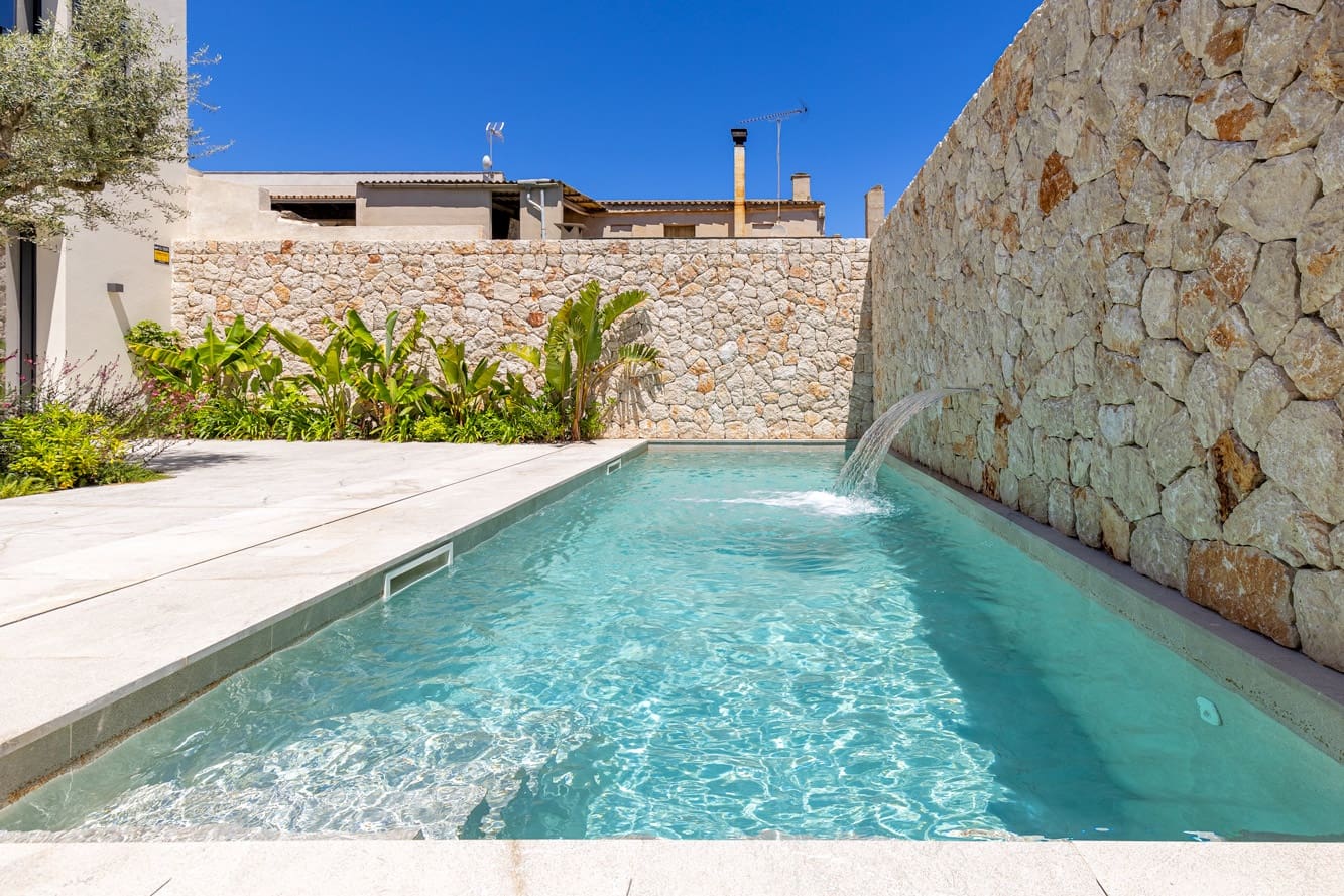 4 bedroom Townhouse for sale in Ses Salines with pool garage - € 2,500,000 (Ref: 10046060)