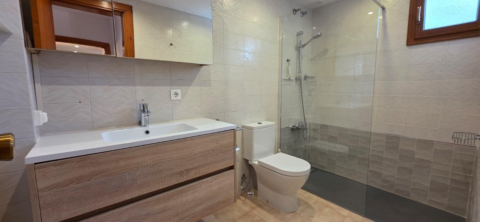 3 sypialnia Apartament na sprzedaż w Santa Ponsa z basenem garażem - 650 000 € (Ref: 10046066)