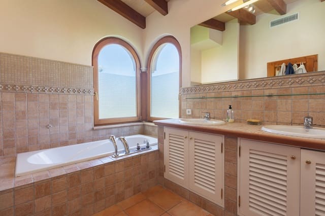 Chalet de 5 habitaciones en Santa Ponsa, Calvià en venta con piscina garaje - 2.790.000 € (Ref: 10046072)
