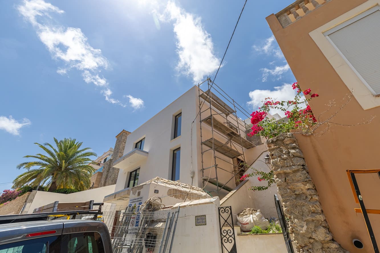 2 slaapkamer Villa te koop in Genova met zwembad garage - € 950.000 (Ref: 10046074)