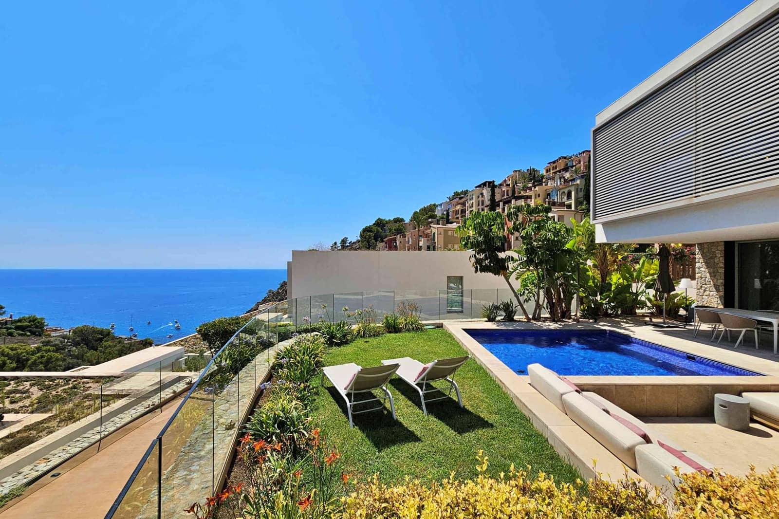 3 sypialnia Willa na sprzedaż w Puerto de Andratx z basenem garażem - 3 850 000 € (Ref: 10079957)