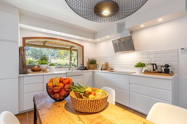 3 slaapkamer Finca/Landhuis te koop in Es Capdella, Calvià met zwembad - € 1.995.000 (Ref: 10091258)