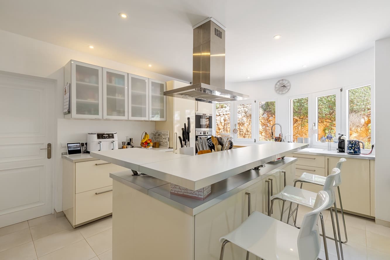 3 bedroom Villa for sale in Calvia with pool garage - € 2,595,000 (Ref: 10135114)