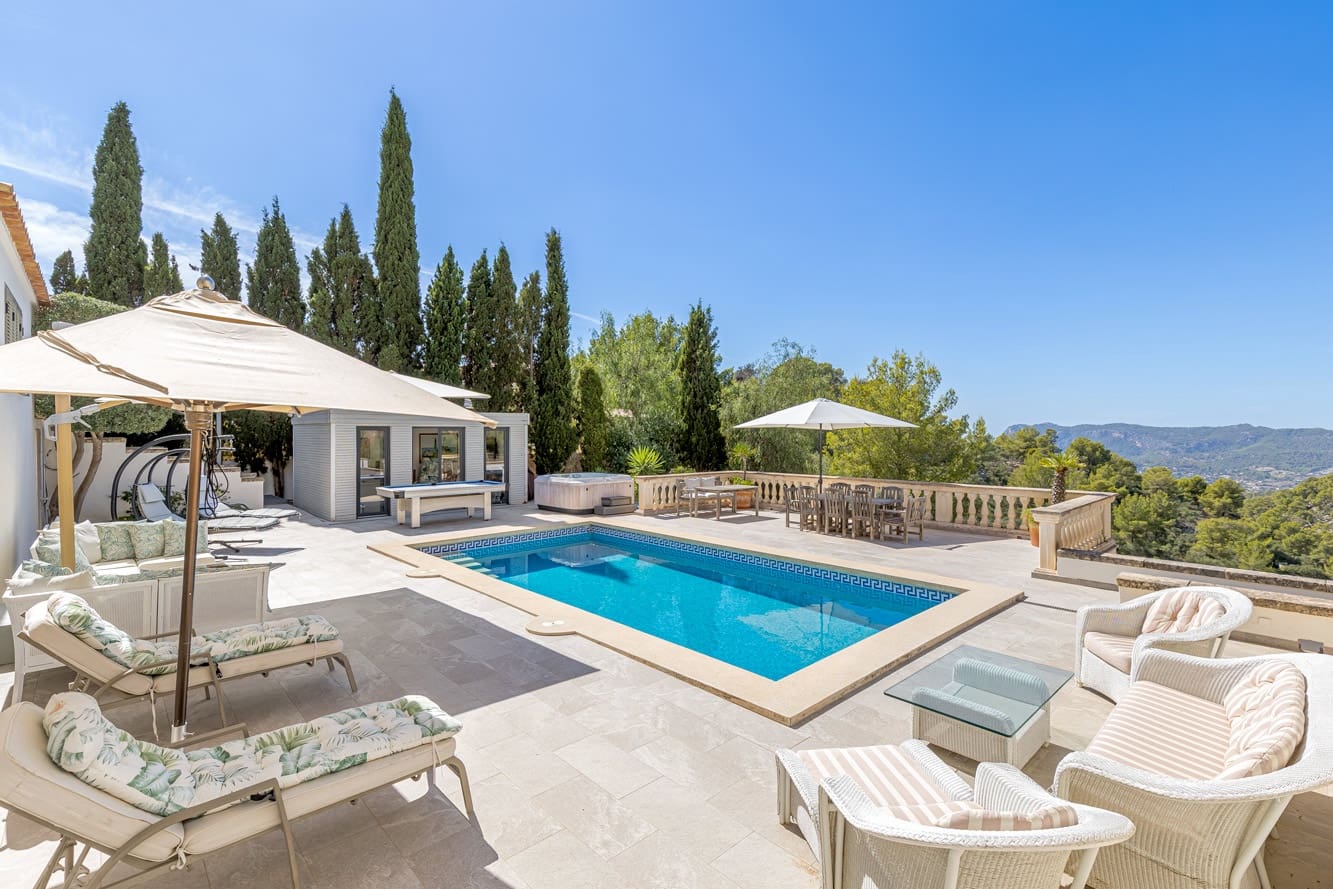 3 bedroom Villa for sale in Calvia with pool garage - € 2,595,000 (Ref: 10135114)