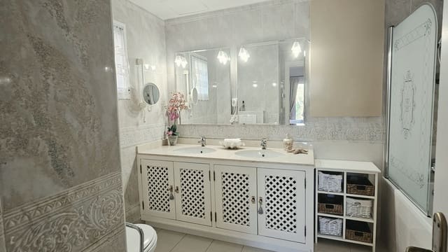 2 chambre Appartement à vendre à Santa Ponsa, Calvià avec piscine garage - 825 000 € (Ref: 10158461)