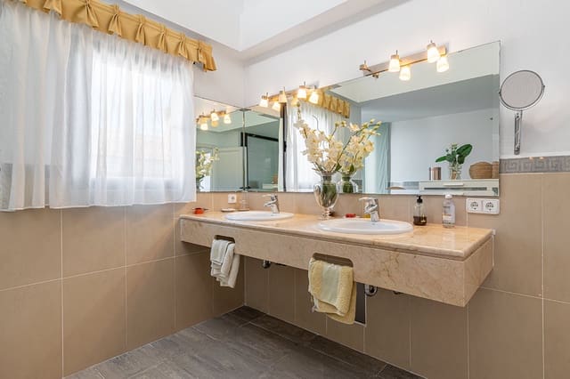 5 slaapkamer Villa te koop in Santa Ponsa, Calvià met zwembad - € 3.500.000 (Ref: 6228598)