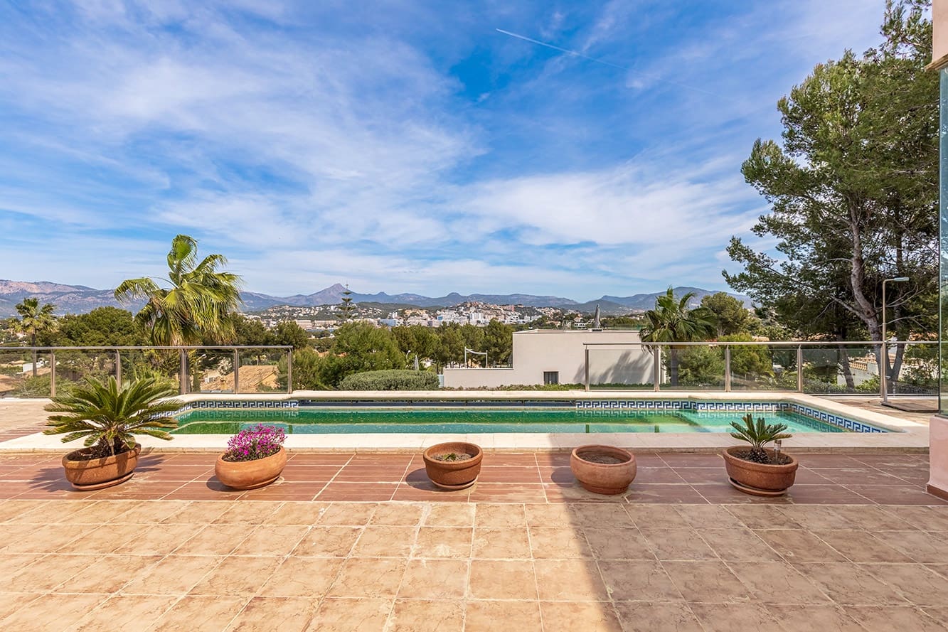 5 bedroom Villa for sale in Santa Ponsa with pool - € 3,500,000 (Ref: 6228598)