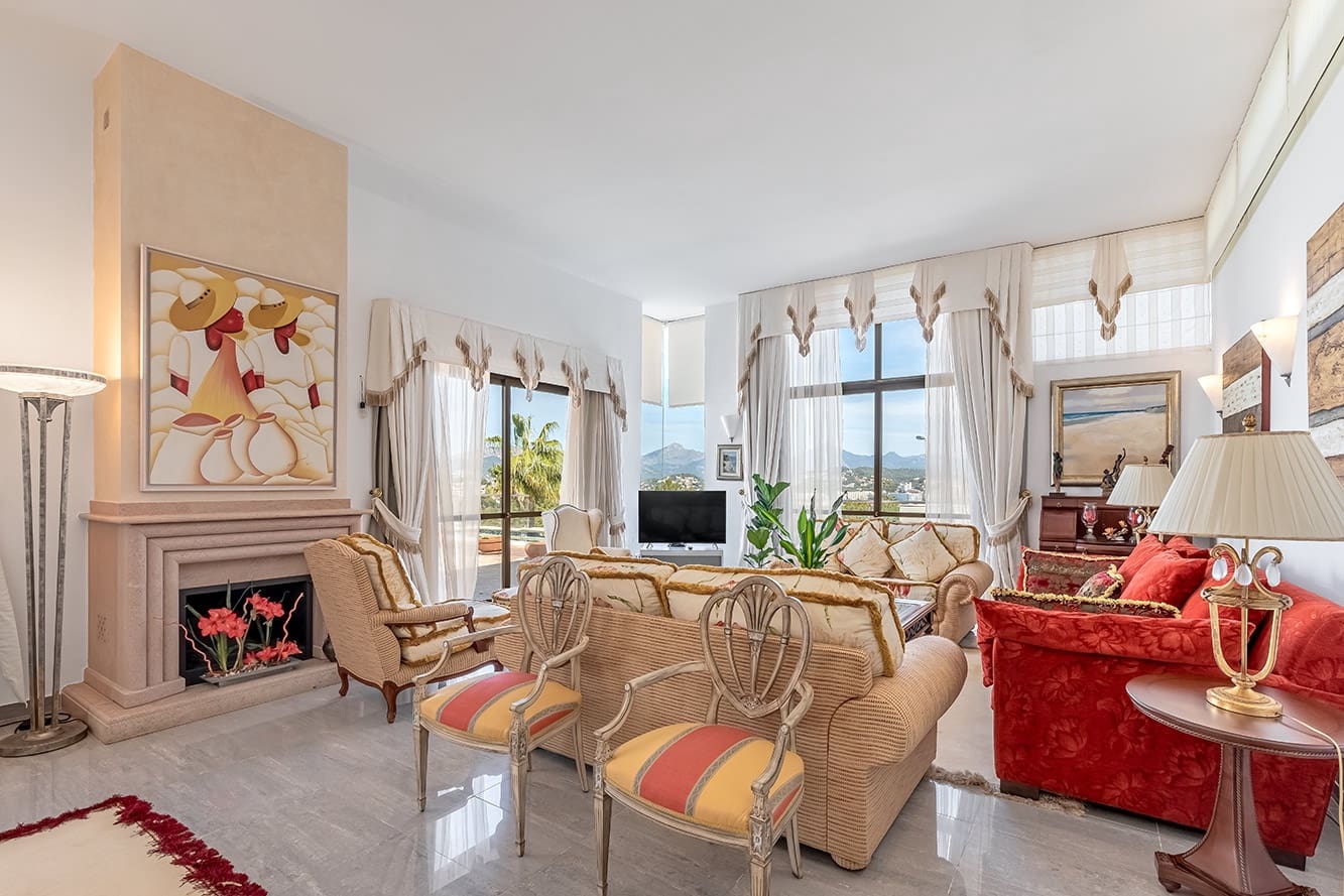 5 bedroom Villa for sale in Santa Ponsa with pool - € 3,500,000 (Ref: 6228598)