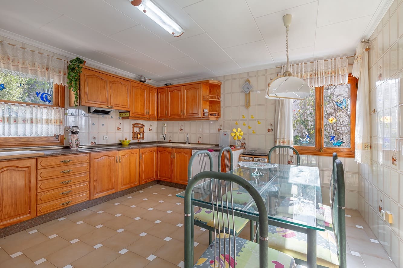 5 bedroom Villa for sale in Santa Ponsa - € 2,650,000 (Ref: 6228682)