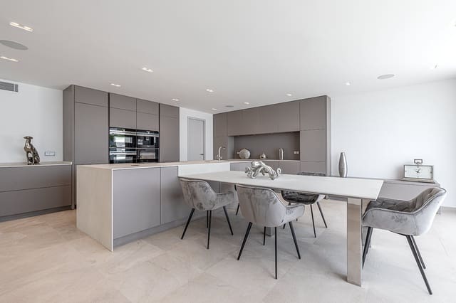 5 soveværelse Villa til salg i Cala Vinyes / Cala Vinyas / Cala Viñas, Calvià med swimmingpool garage - € 12.600.000 (Ref: 6228825)