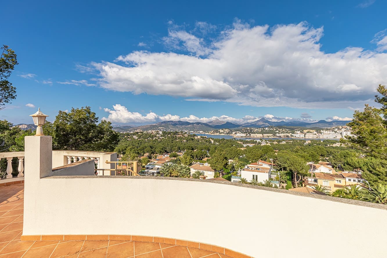 4 bedroom Villa for sale in Santa Ponsa with pool - € 2,600,000 (Ref: 6606503)