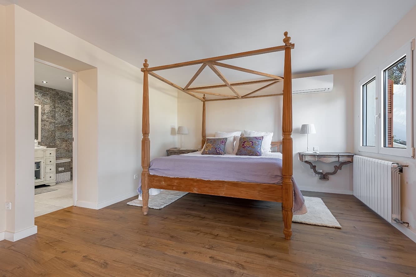 4 bedroom Villa for sale in Santa Ponsa with pool - € 2,600,000 (Ref: 6606503)