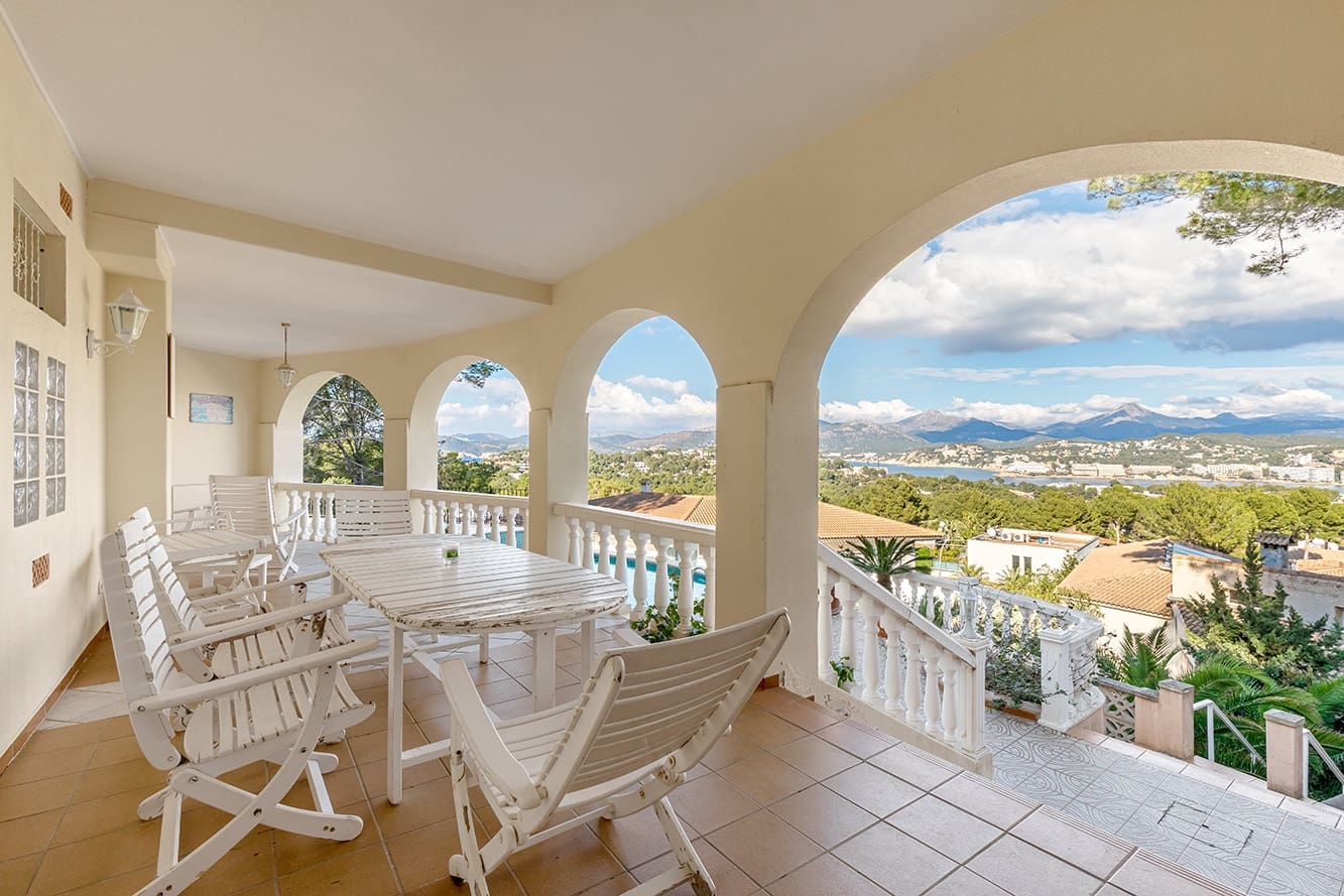 4 bedroom Villa for sale in Santa Ponsa with pool - € 2,600,000 (Ref: 6606503)