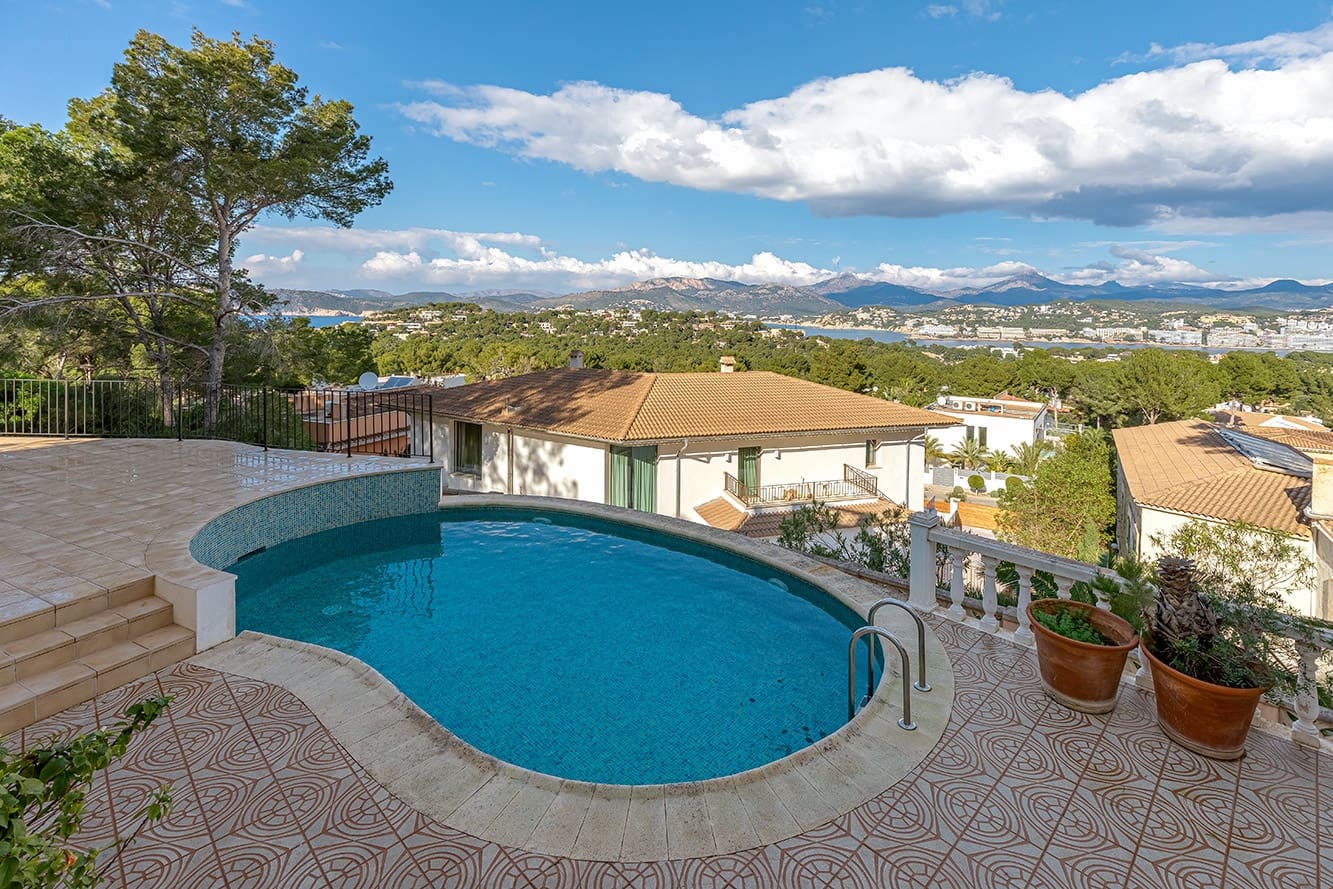 4 bedroom Villa for sale in Santa Ponsa with pool - € 2,600,000 (Ref: 6606503)