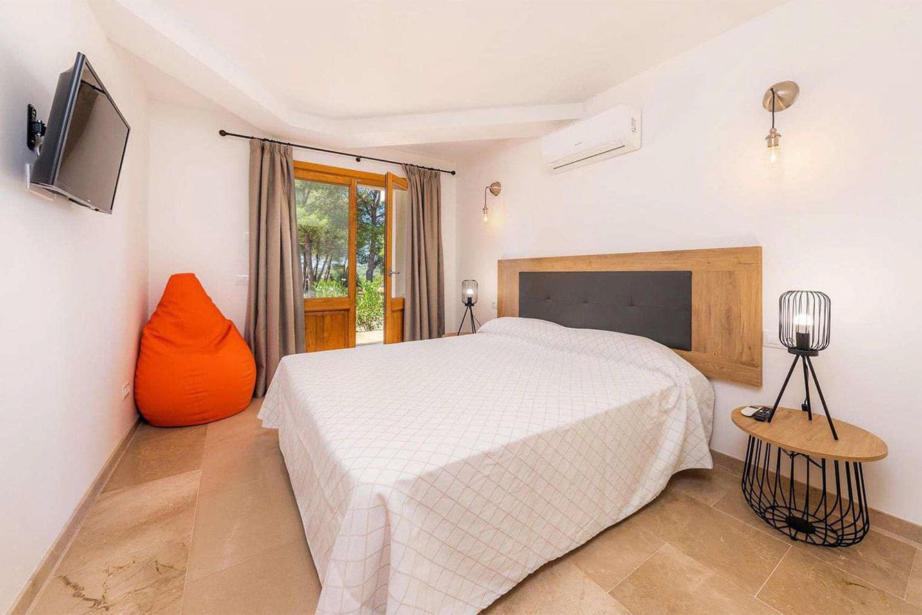 6 soveværelse Finca/Landehus til salg i Ariany med swimmingpool - € 2.995.000 (Ref: 6963886)