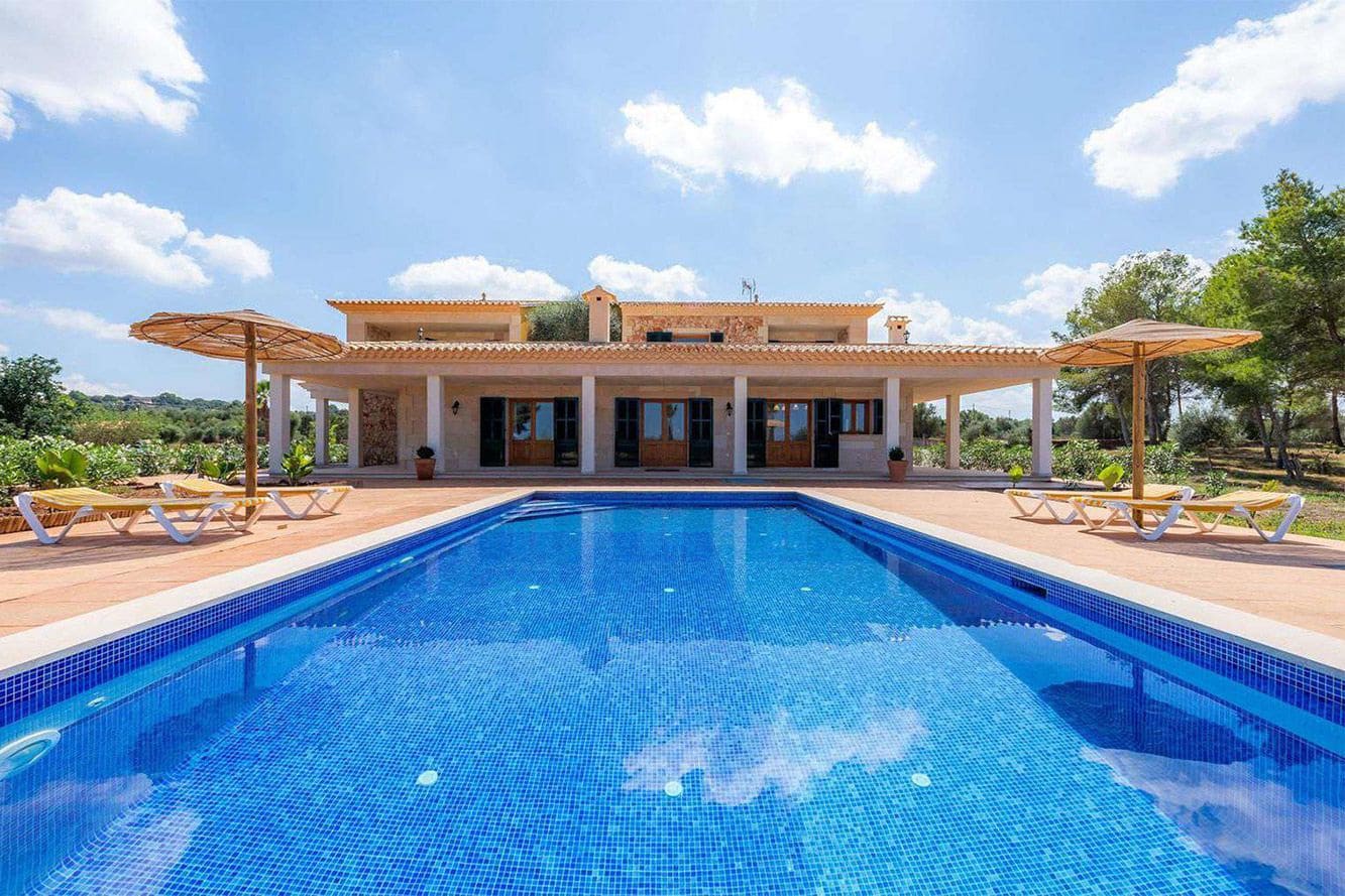 6 soveværelse Finca/Landehus til salg i Ariany med swimmingpool - € 2.995.000 (Ref: 6963886)