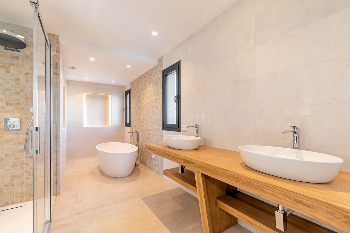 5 bedroom Villa for sale in Santa Ponsa with pool - € 4,490,000 (Ref: 7066887)