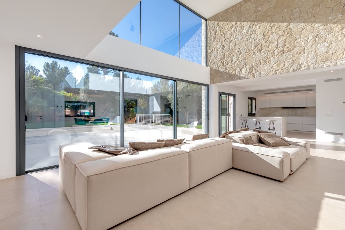 5 bedroom Villa for sale in Santa Ponsa with pool - € 4,490,000 (Ref: 7066887)