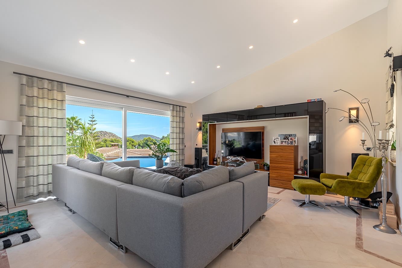 4 bedroom Villa for sale in Santa Ponsa with pool - € 3,950,000 (Ref: 7080830)