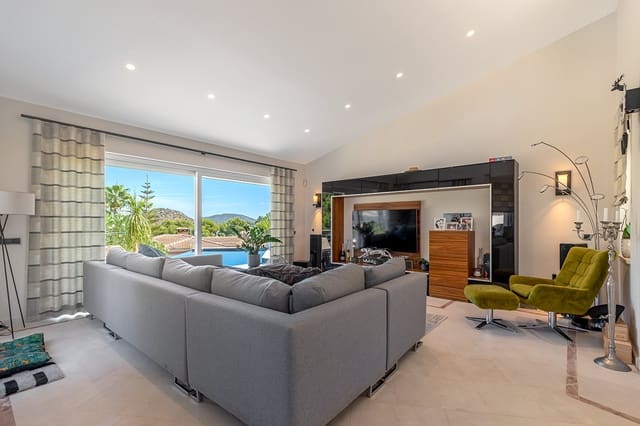 4 bedroom Villa for sale in Santa Ponsa, Calvià with pool - € 3,950,000 (Ref: 7080830)