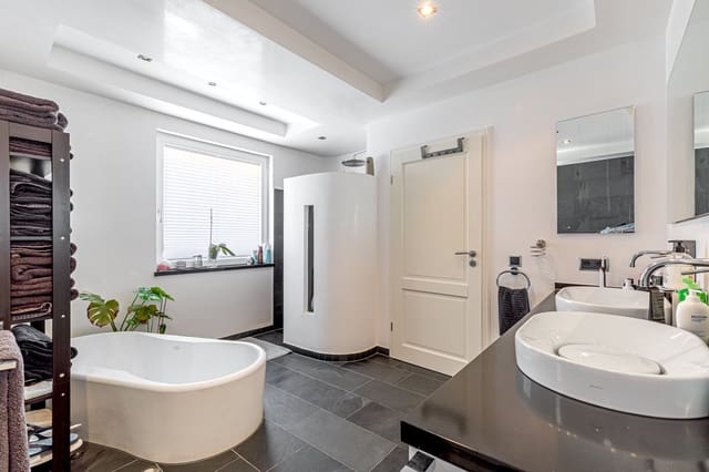 4 bedroom Villa for sale in Santa Ponsa, Calvià with pool - € 3,950,000 (Ref: 7080830)