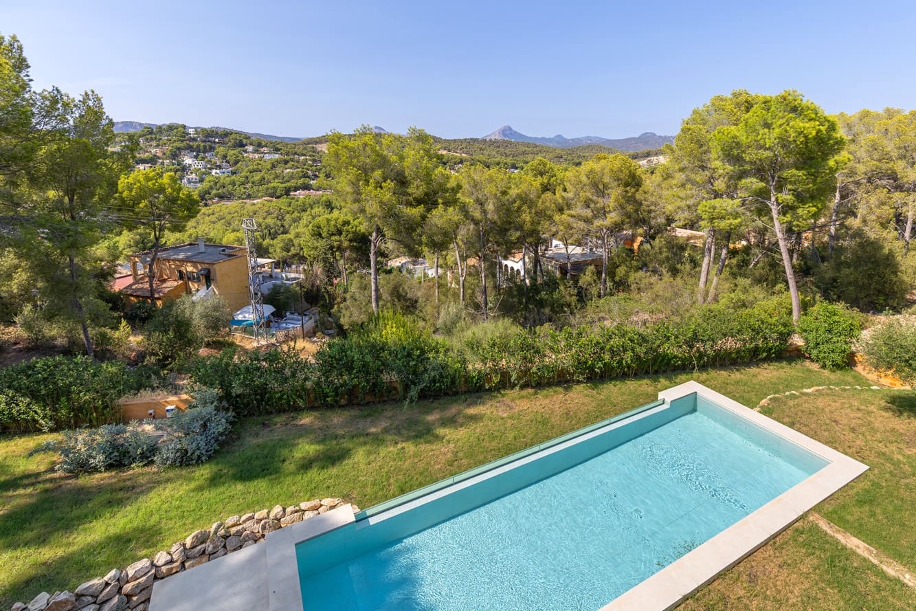 5 bedroom Villa for sale in Santa Ponsa with pool - € 2,900,000 (Ref: 7372496)