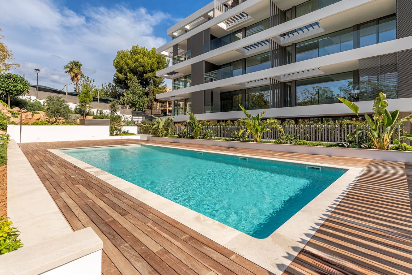 2 soverom Leilighet til salgs i Cala Mayor med svømmebasseng - € 745 000 (Ref: 7858362)