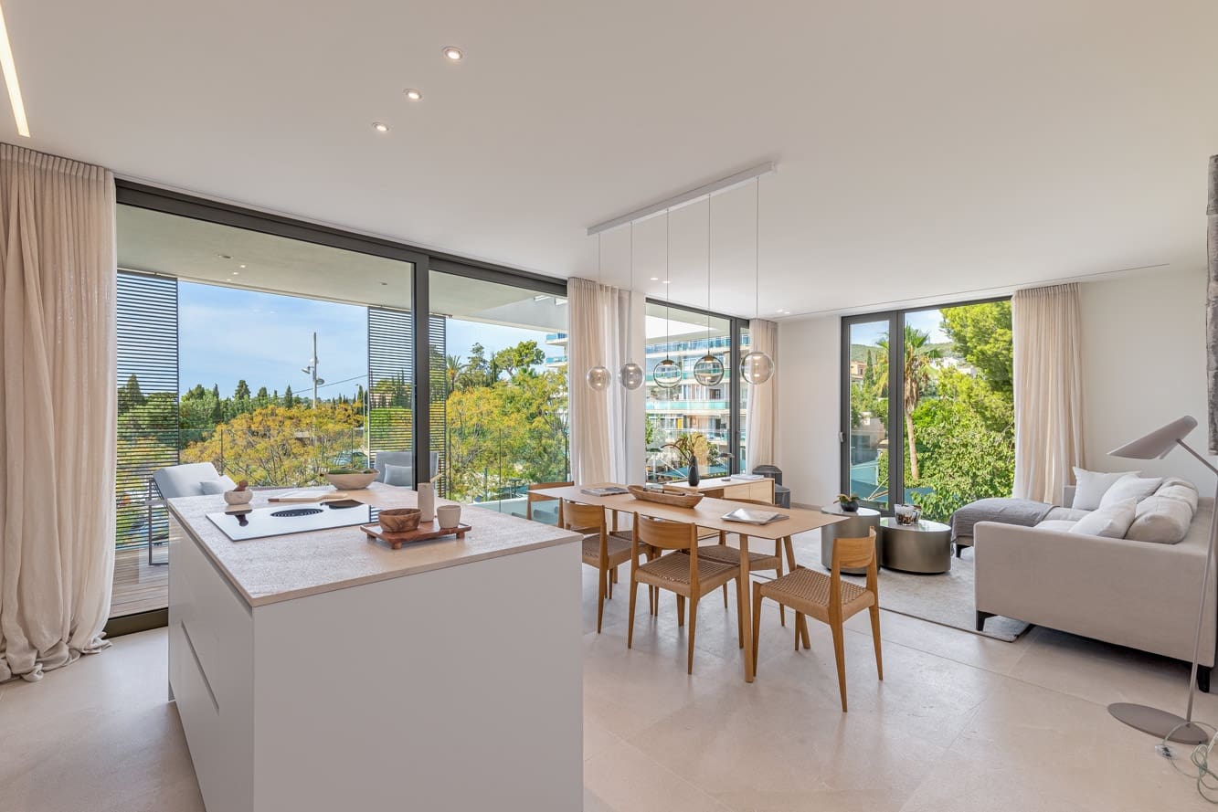 2 soverom Leilighet til salgs i Cala Mayor med svømmebasseng - € 745 000 (Ref: 7858362)