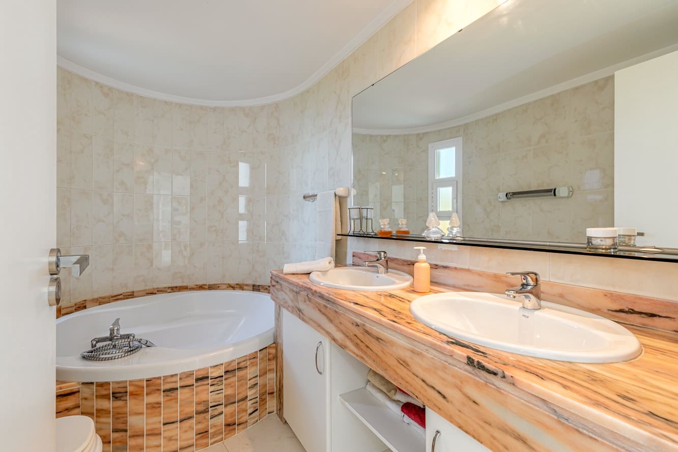 4 bedroom Villa for sale in Santa Ponsa with pool garage - € 3,480,000 (Ref: 7899584)