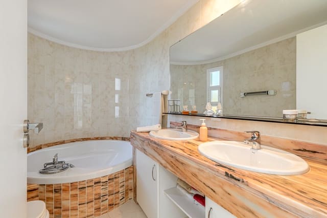 4 soveværelse Villa til salg i Santa Ponsa, Calvià med swimmingpool garage - € 3.480.000 (Ref: 7899584)