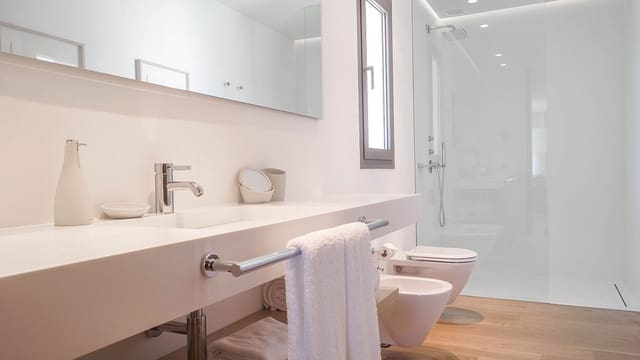 4 bedroom Villa for sale in Es Camp De Mar / El Camp De Mar, Andratx with pool - € 11,500,000 (Ref: 7913066)