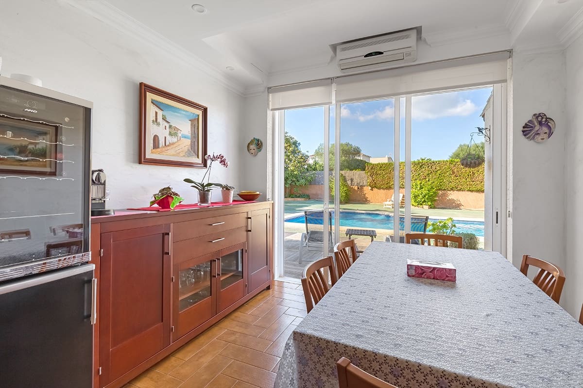 3 soveværelse Villa til salg i Portocolom med swimmingpool - € 595.000 (Ref: 7950685)