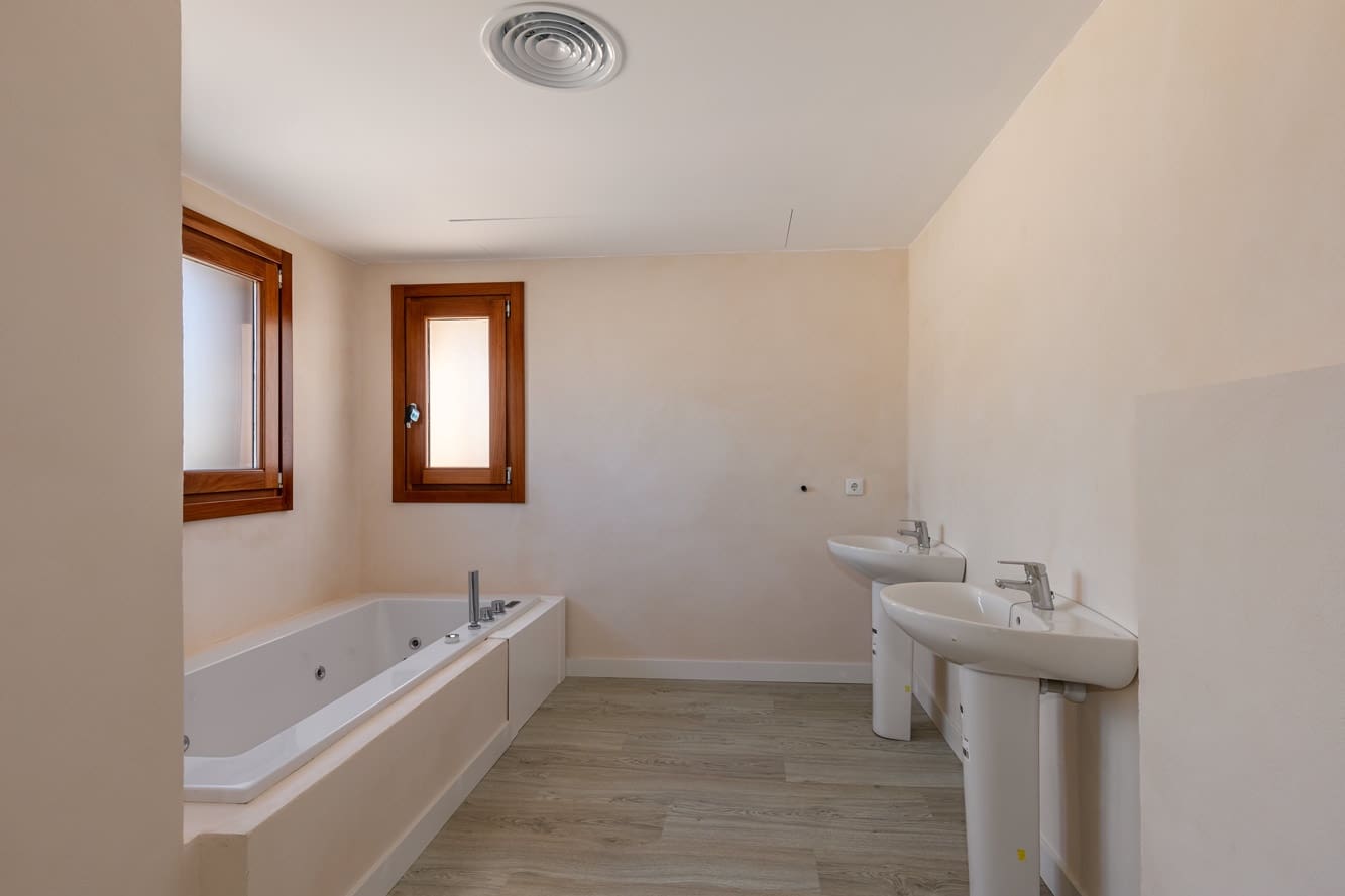 5 bedroom Villa for sale in Es Camp De Mar / El Camp De Mar with pool - € 13,900,000 (Ref: 8086374)