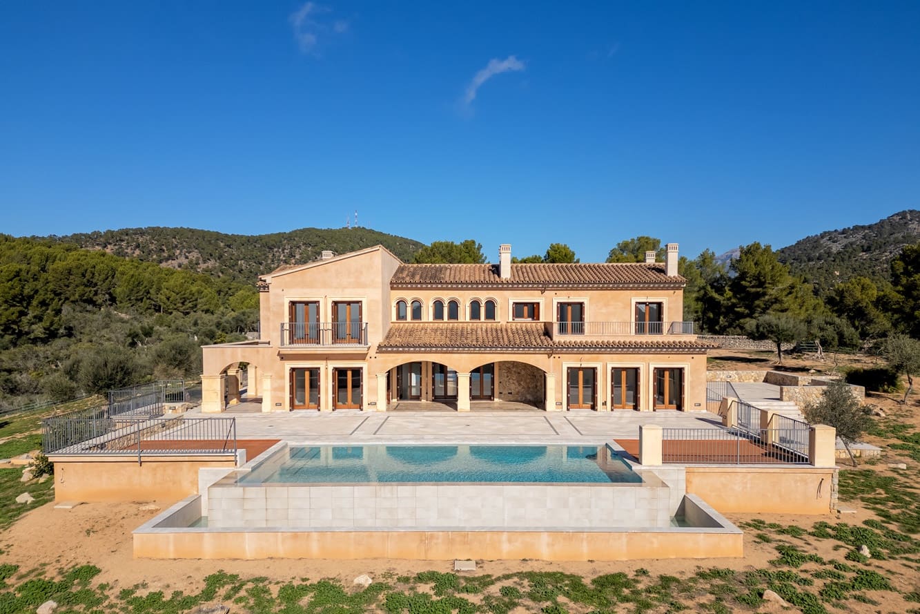 5 bedroom Villa for sale in Es Camp De Mar / El Camp De Mar with pool - € 13,900,000 (Ref: 8086374)