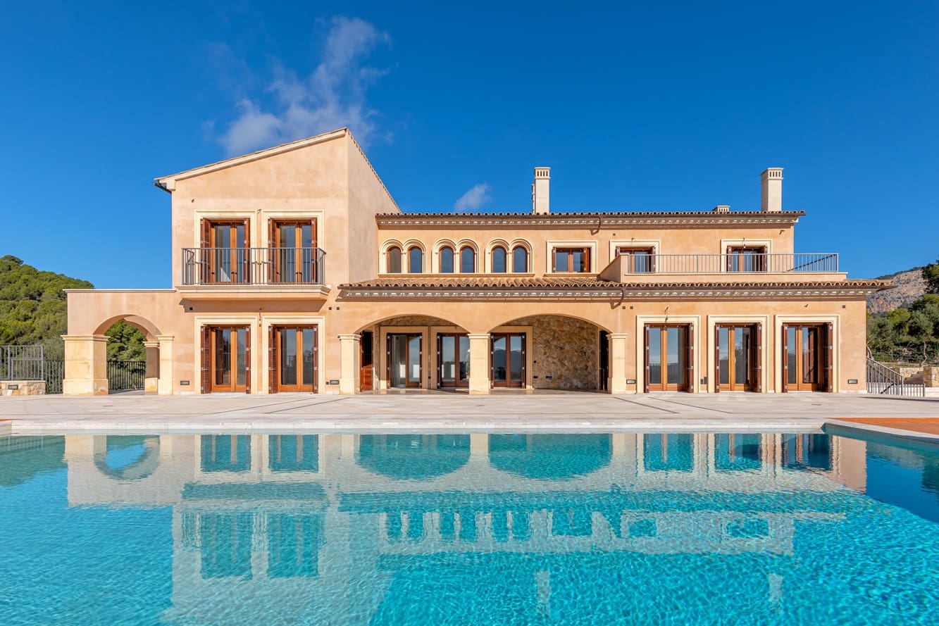 5 bedroom Villa for sale in Es Camp De Mar / El Camp De Mar with pool - € 13,900,000 (Ref: 8086374)