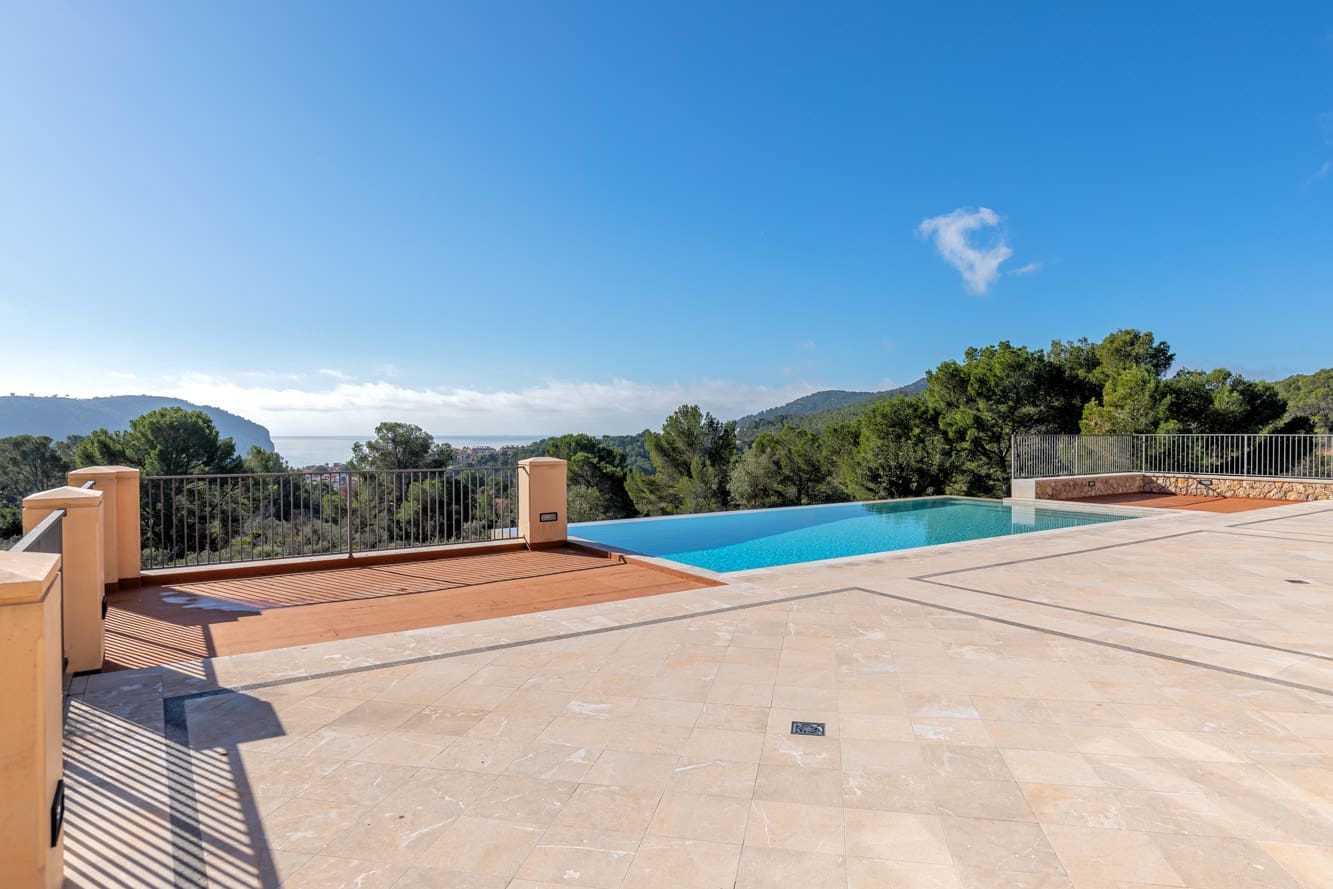 5 bedroom Villa for sale in Es Camp De Mar / El Camp De Mar with pool - € 13,900,000 (Ref: 8086374)