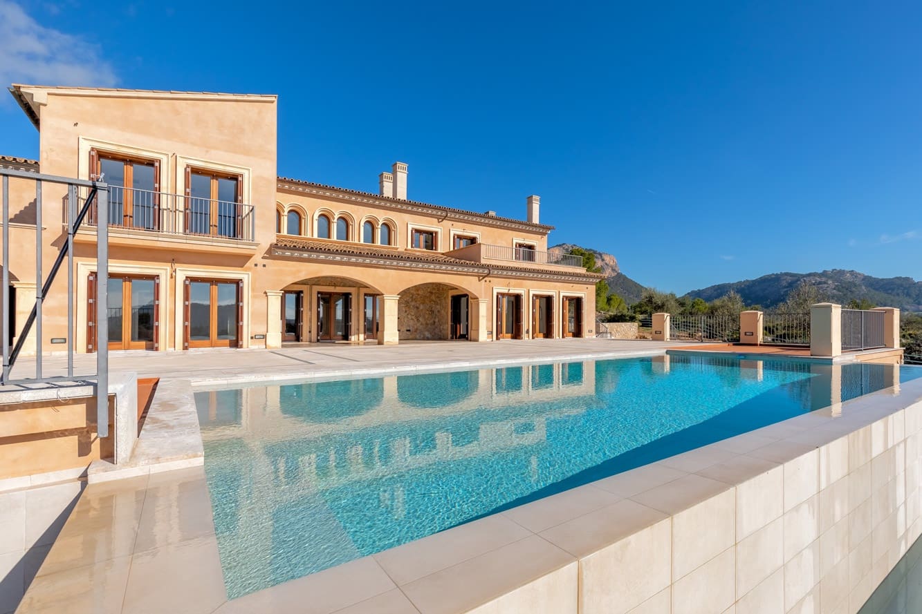5 bedroom Villa for sale in Es Camp De Mar / El Camp De Mar with pool - € 13,900,000 (Ref: 8086374)