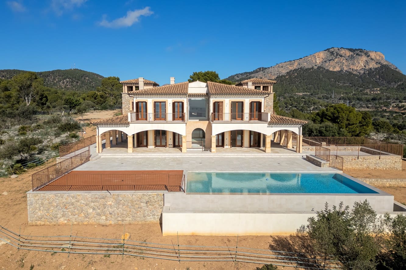 5 slaapkamer Villa te koop in Es Camp De Mar / El Camp De Mar met zwembad - € 13.900.000 (Ref: 8086375)