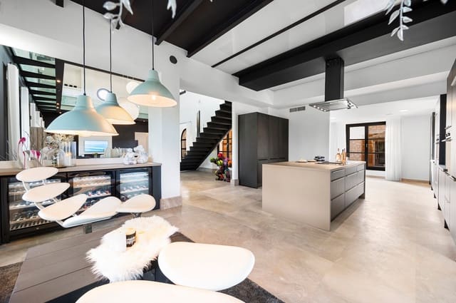 6 soveværelse Finca/Landehus til salg i Montuïri med swimmingpool garage - € 6.500.000 (Ref: 8170054)