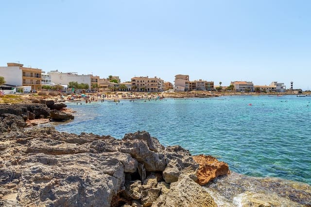 3 soveværelse Lejlighed til salg i Colonia de Sant Jordi, Ses Salines med swimmingpool - € 895.000 (Ref: 8187971)