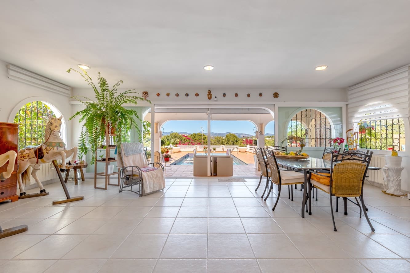 4 bedroom Villa for sale in Santa Ponsa with pool - € 1,790,000 (Ref: 8300609)