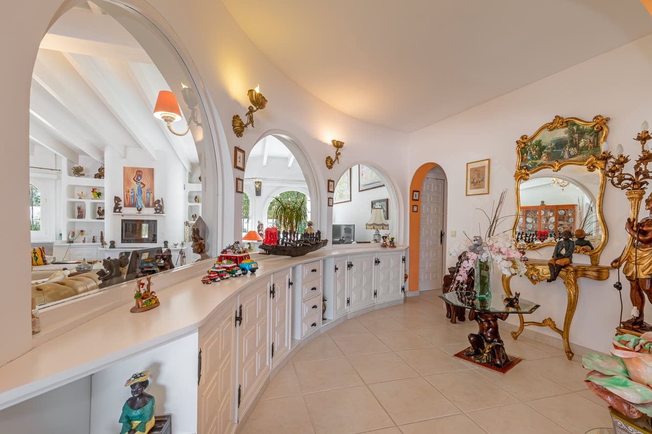 4 bedroom Villa for sale in Santa Ponsa with pool - € 1,790,000 (Ref: 8300609)