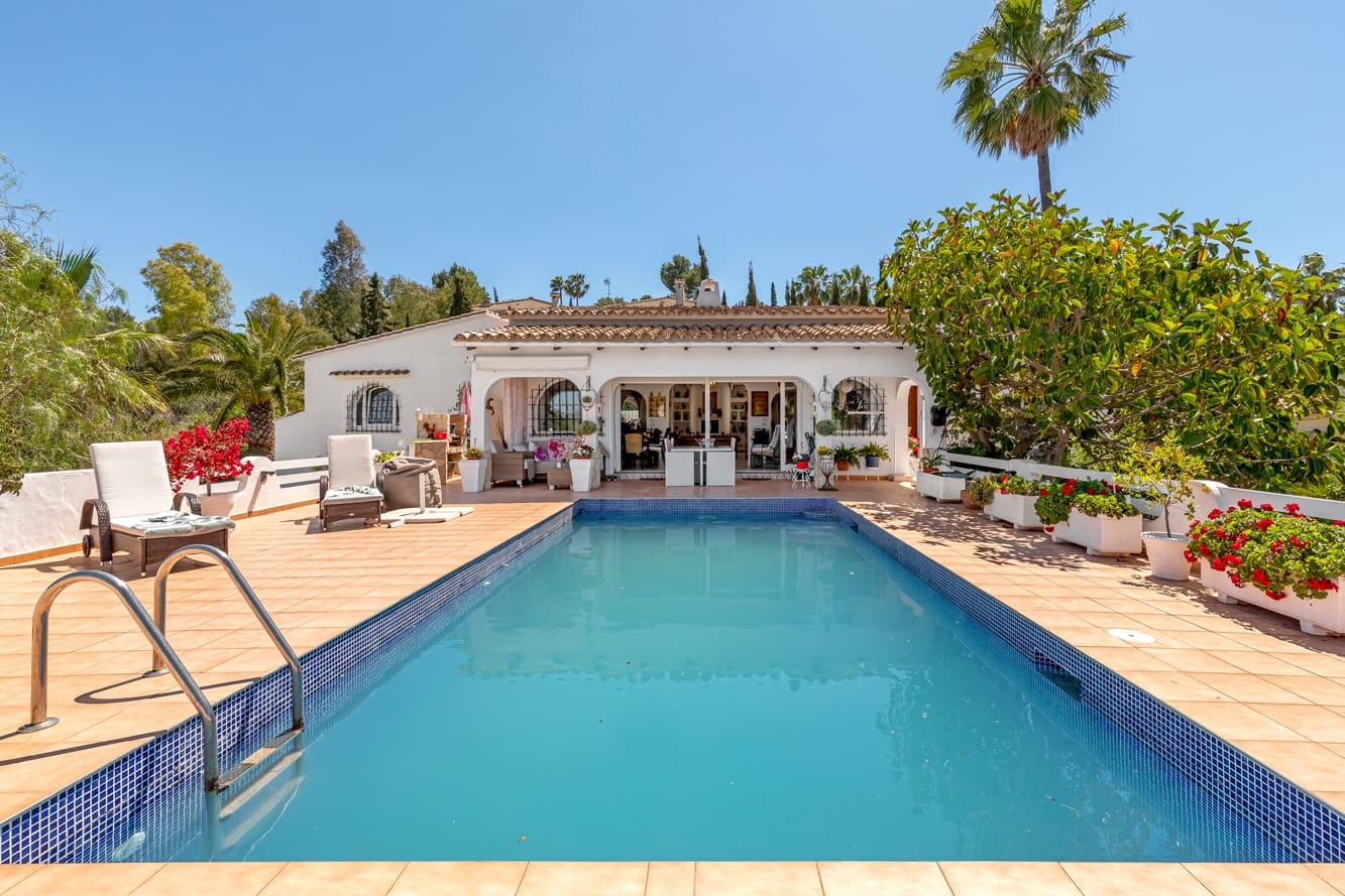 4 bedroom Villa for sale in Santa Ponsa with pool - € 1,790,000 (Ref: 8300609)