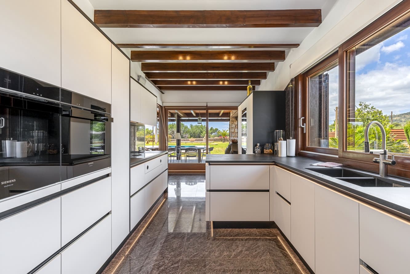 4 bedroom Finca/Country House for sale in Lloseta with pool - € 4,900,000 (Ref: 8493529)