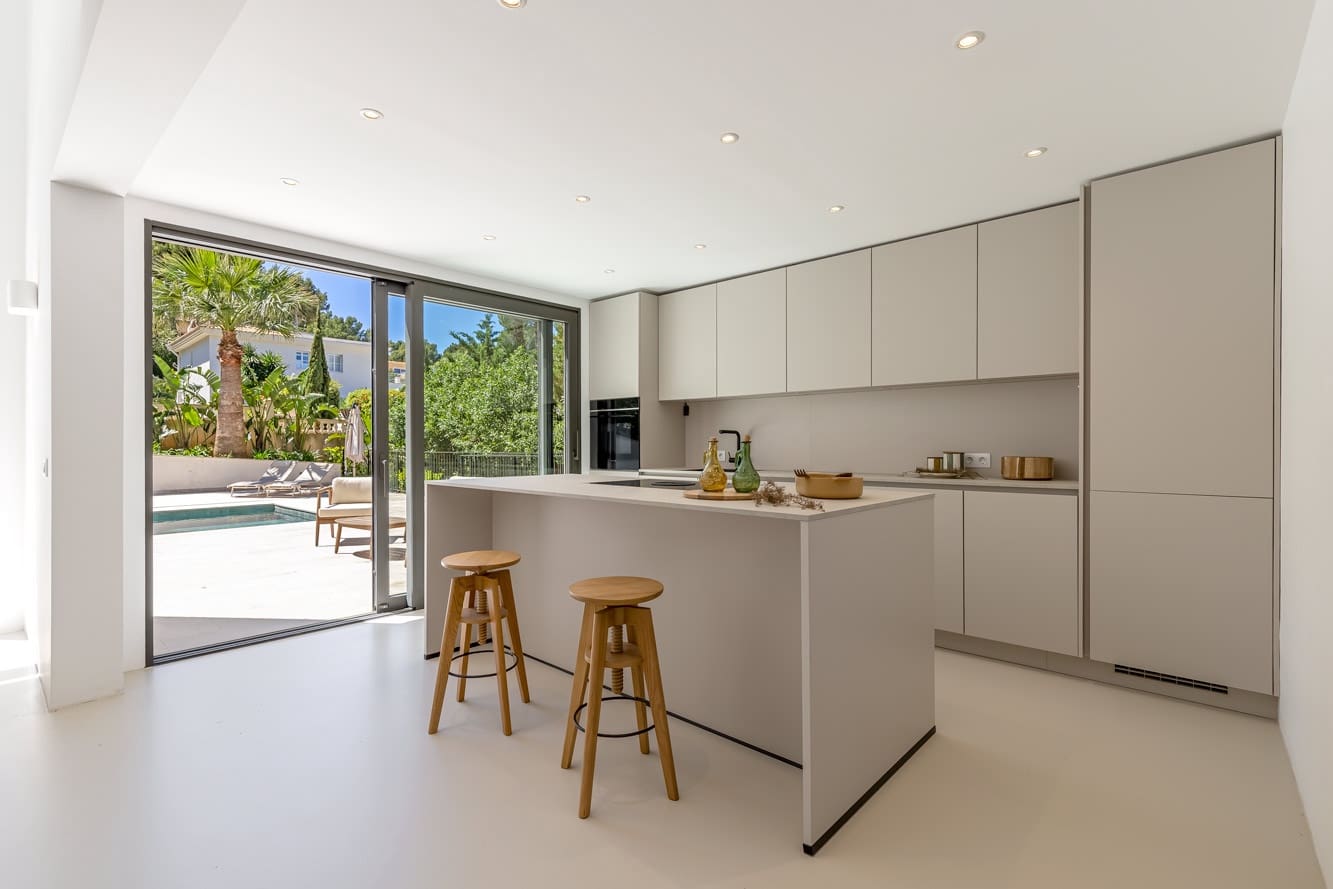 4 bedroom Villa for sale in Santa Ponsa with pool garage - € 2,950,000 (Ref: 8534116)